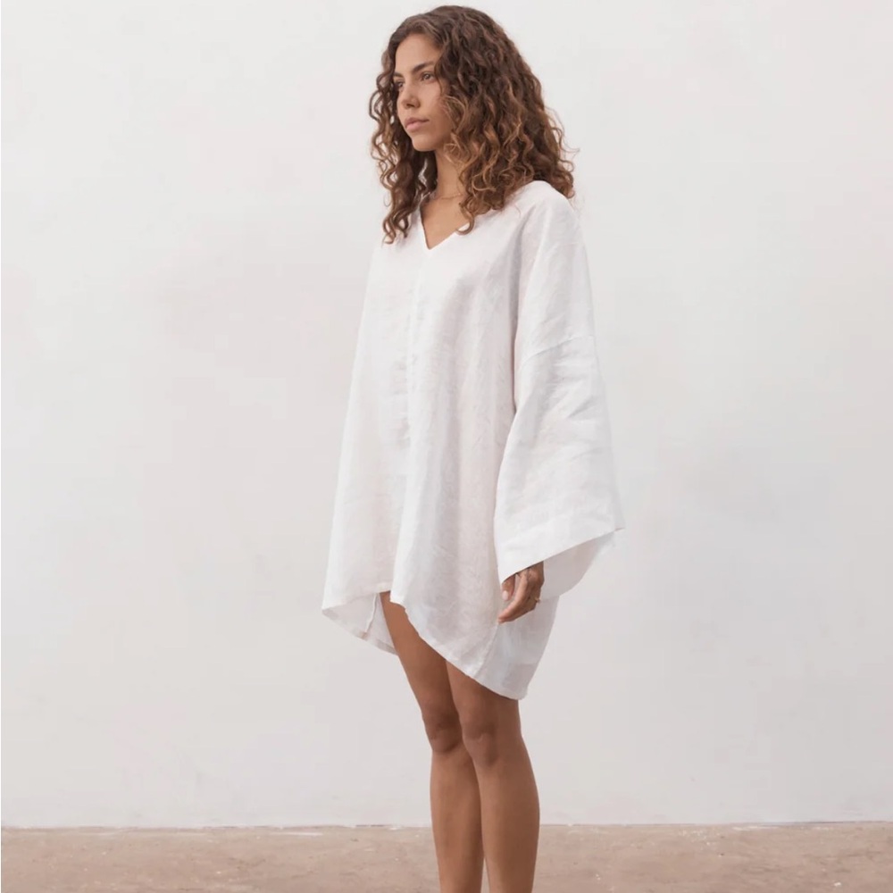 Unik White V-Neck Tunic - Picture 12 of 12